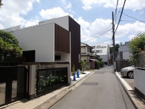 春日町3丁目前面道路