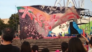 大きな旗特徴的