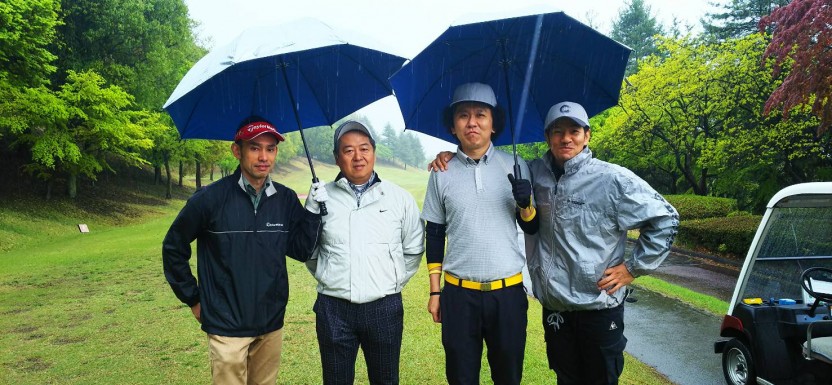 雨のち晴れの楽しいゴルフ(^^♪