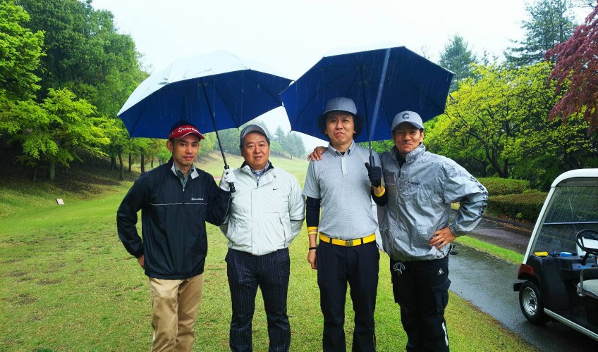 雨のち晴れの楽しいゴルフ(^^♪